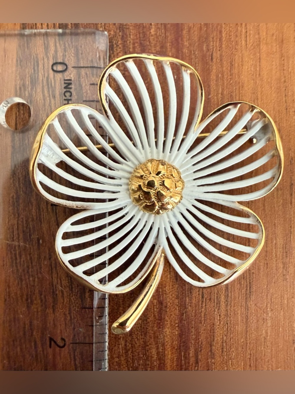 VTG Monet White Enamel & Gold Tone Flower Brooch Pin Floral